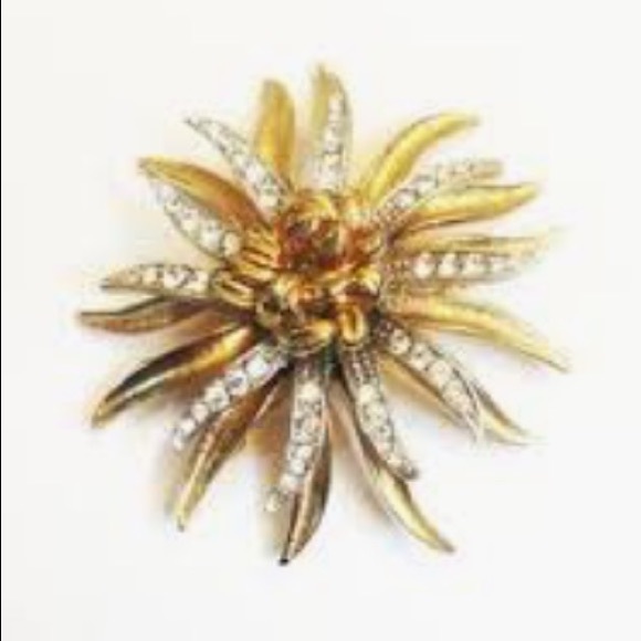 Vintage CORO Chrysanthemum Flower Pin - Picture 3 of 3